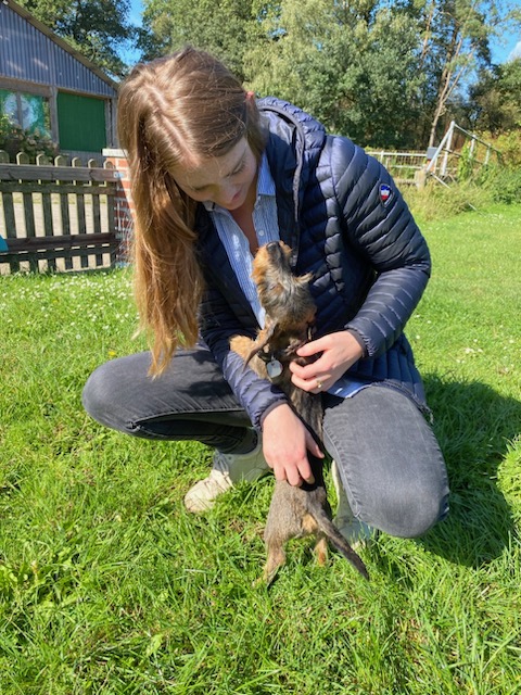 Sarah Mundi mit Hund